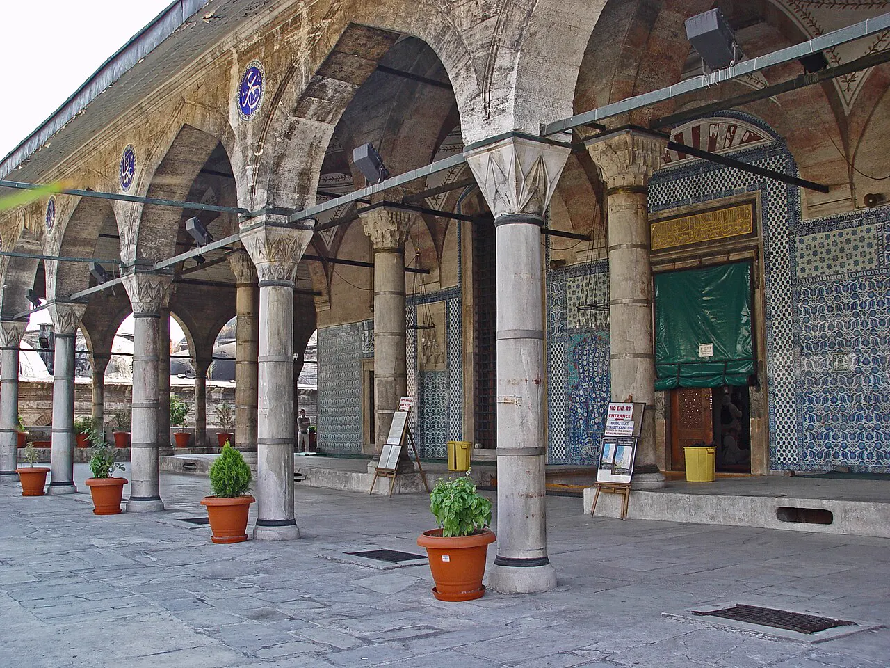 Rüstem Paşa Külliyesi